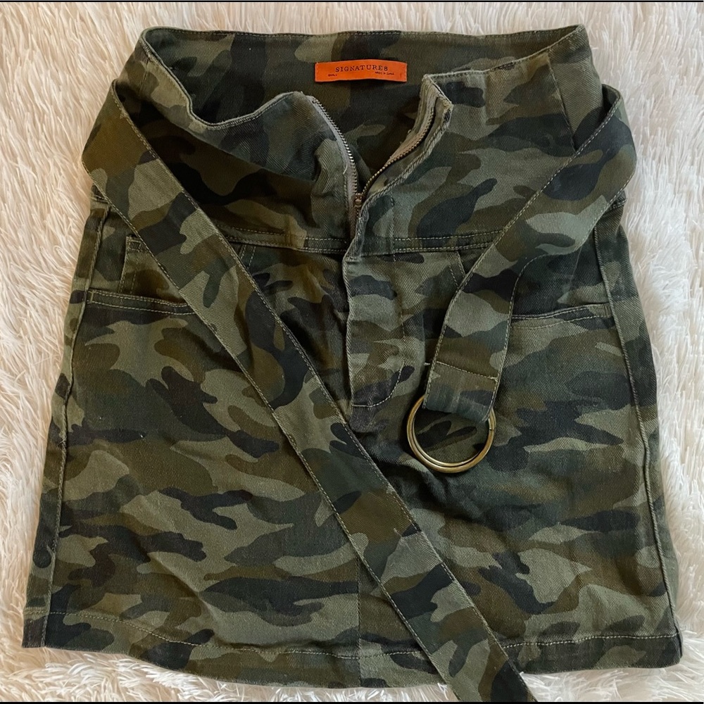 Camo print belted short high-waisted skirt